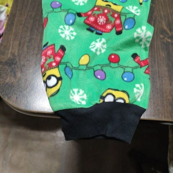 New Despicable Me Minion Ugly Sweater Pajama Set Size Women's M 8/10 - Picture 4 of 4